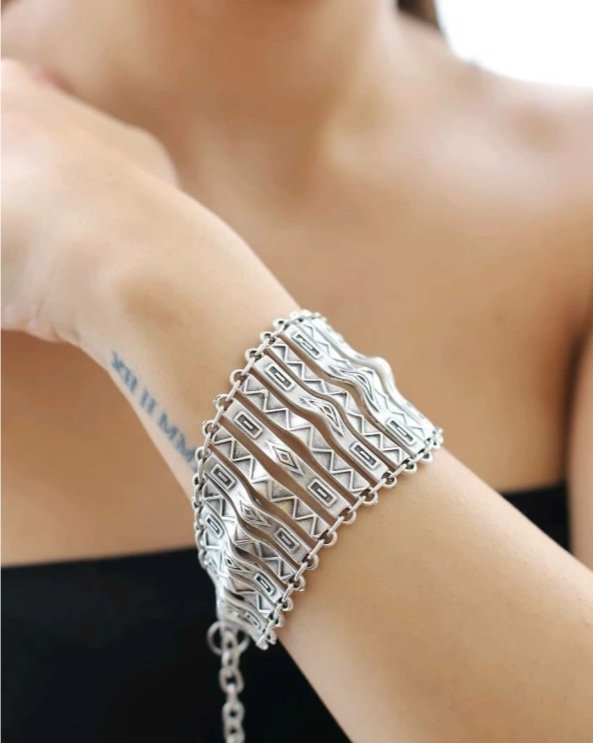 Antique Silver Plated Chic Bracelet - Bracelet