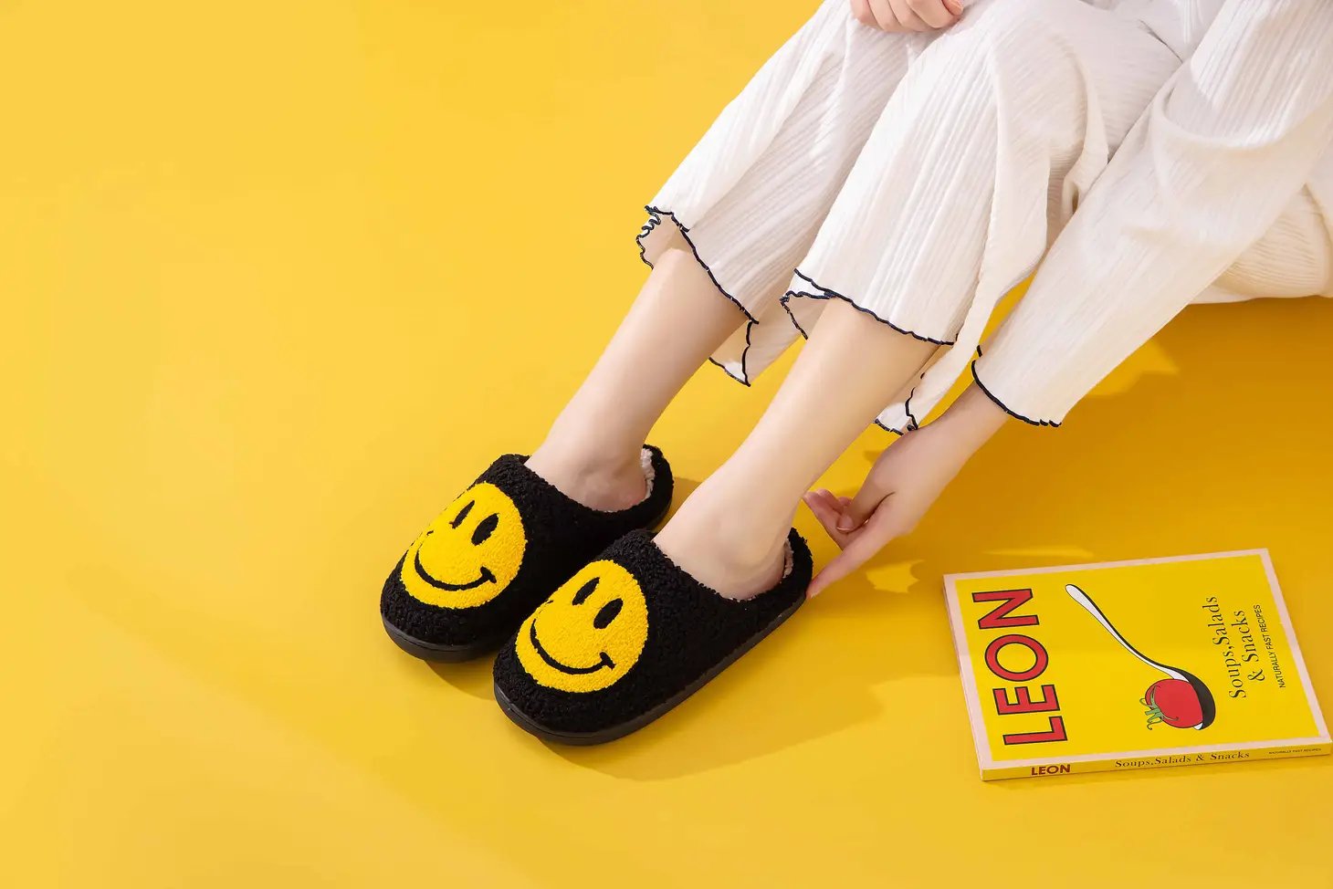 Smiley Face Fluffy Slippers (Black) - Small (5.5-6.5/37-38) - Slippers