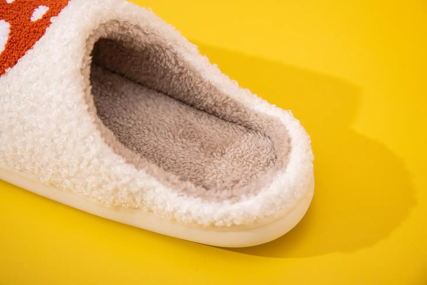 Smiley Face Fluffy Slippers (White) - Medium (6.5-7.5/39-40) - Slippers