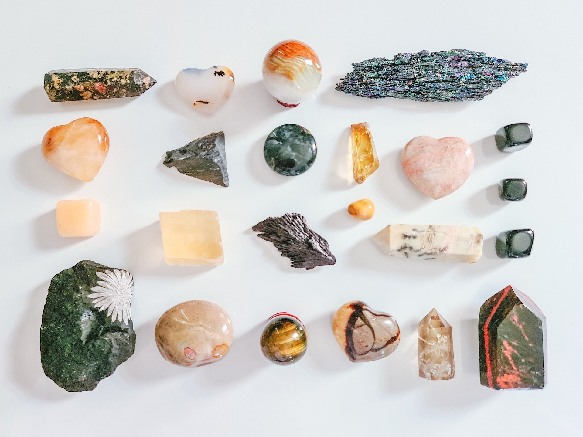 A complete guide to crystals: meanings & how to use - MØDA