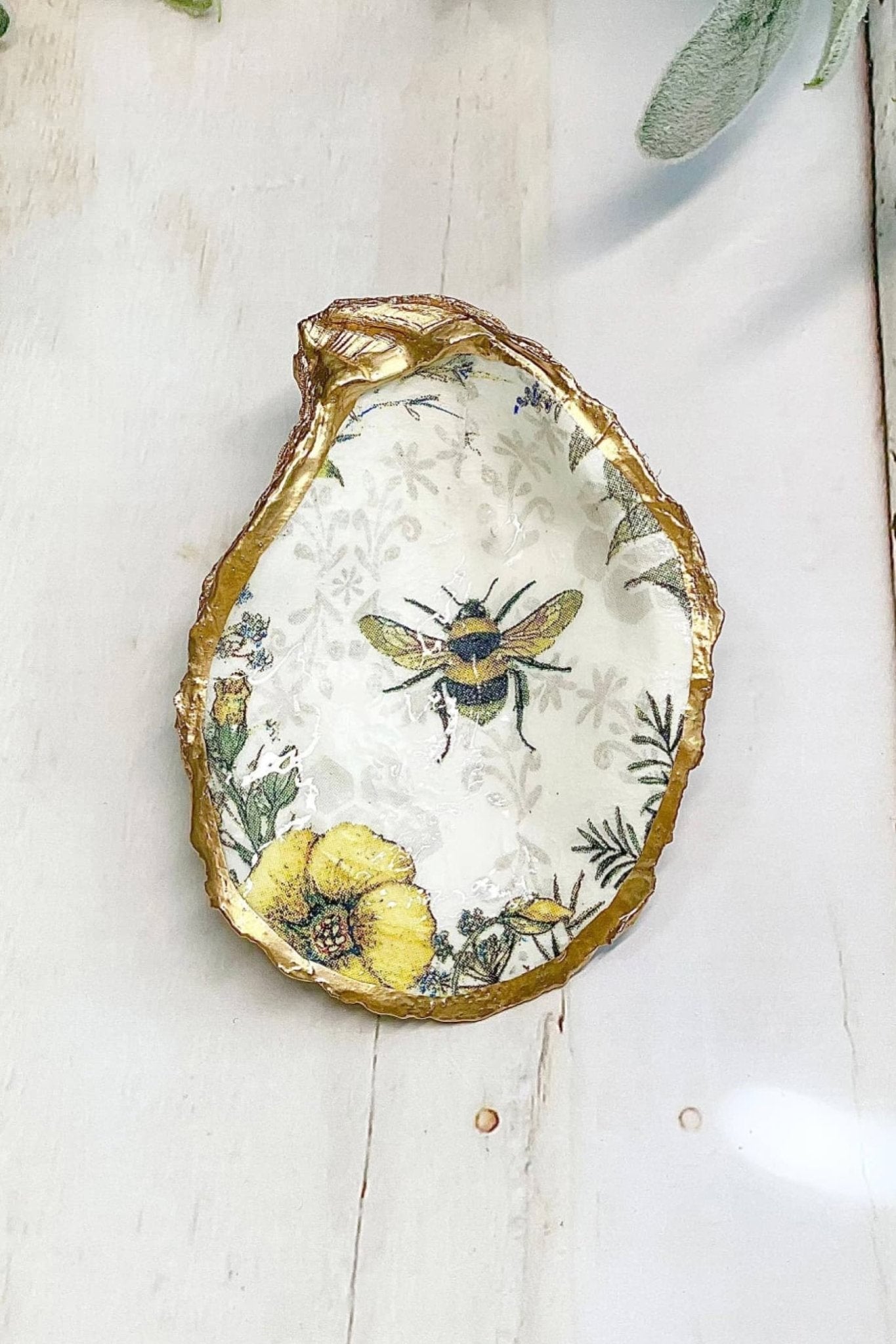 Bee and Wildflowers Oyster Trinket Dish - Trinket Dish