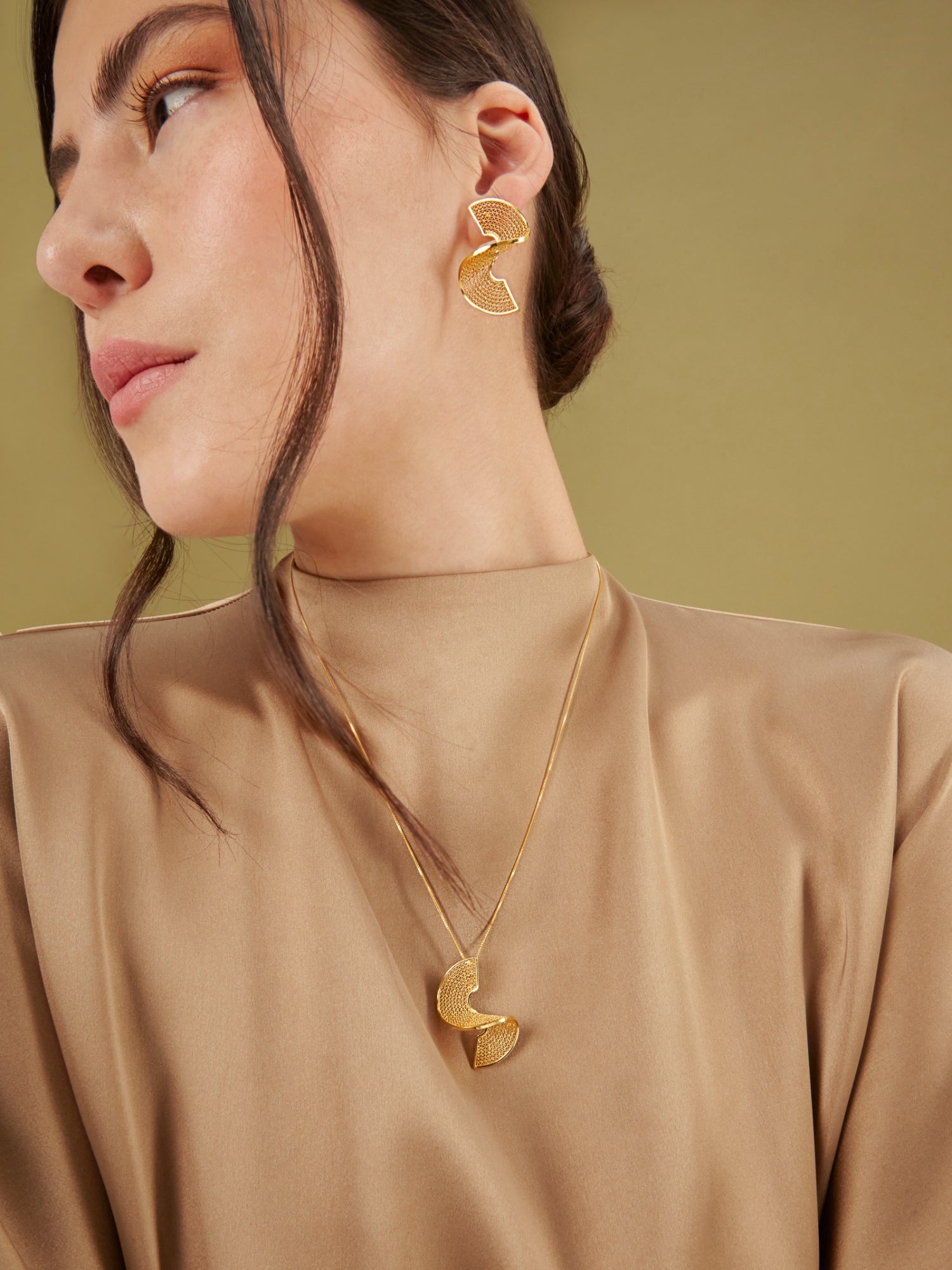 Courtney 18k Gold Vermeil Plated Filigree Adjustable Pendant Necklace - Necklaces