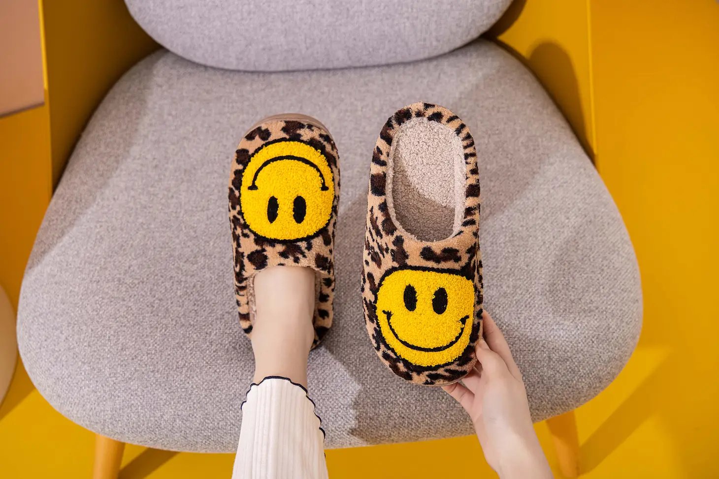 Smiley Face Fluffy Slippers (Leopard) - Small (5.5-6.5/37-38) - Slippers